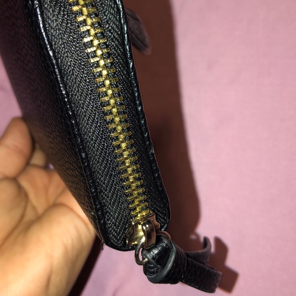 Guess Wallet - Picture 3 of 5